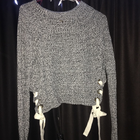 GUESS Sweater - Picture 3 of 4